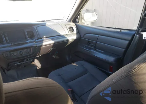 2003 Ford Crown Victoria Police z USA, uszkodzony, nr VIN 2FAFP71WX3X174655